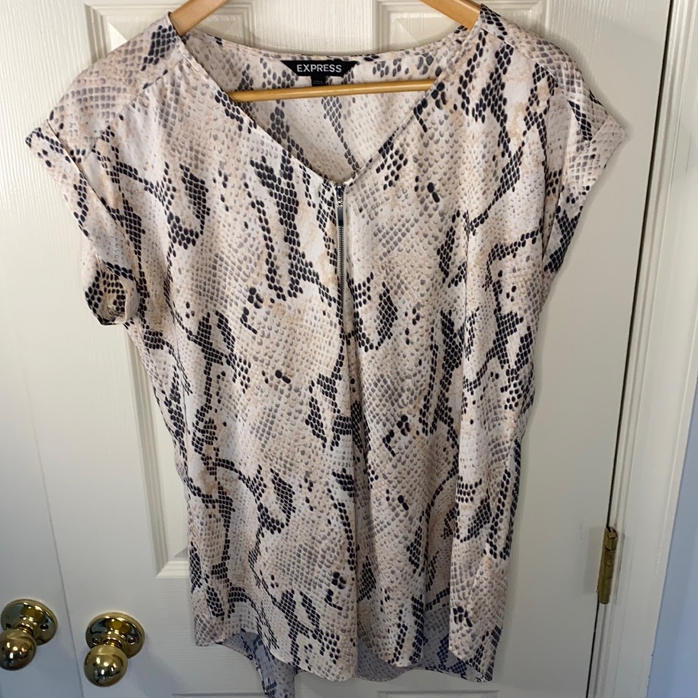 Express | Snakeskin Print V Neck Quarterzip Blouse M